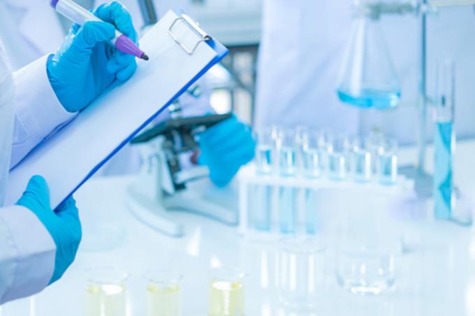 Chemiczny wielofunkcyjny lakier do oczu, linijka do ust i ołówek do brwi w różnych kolorach 16